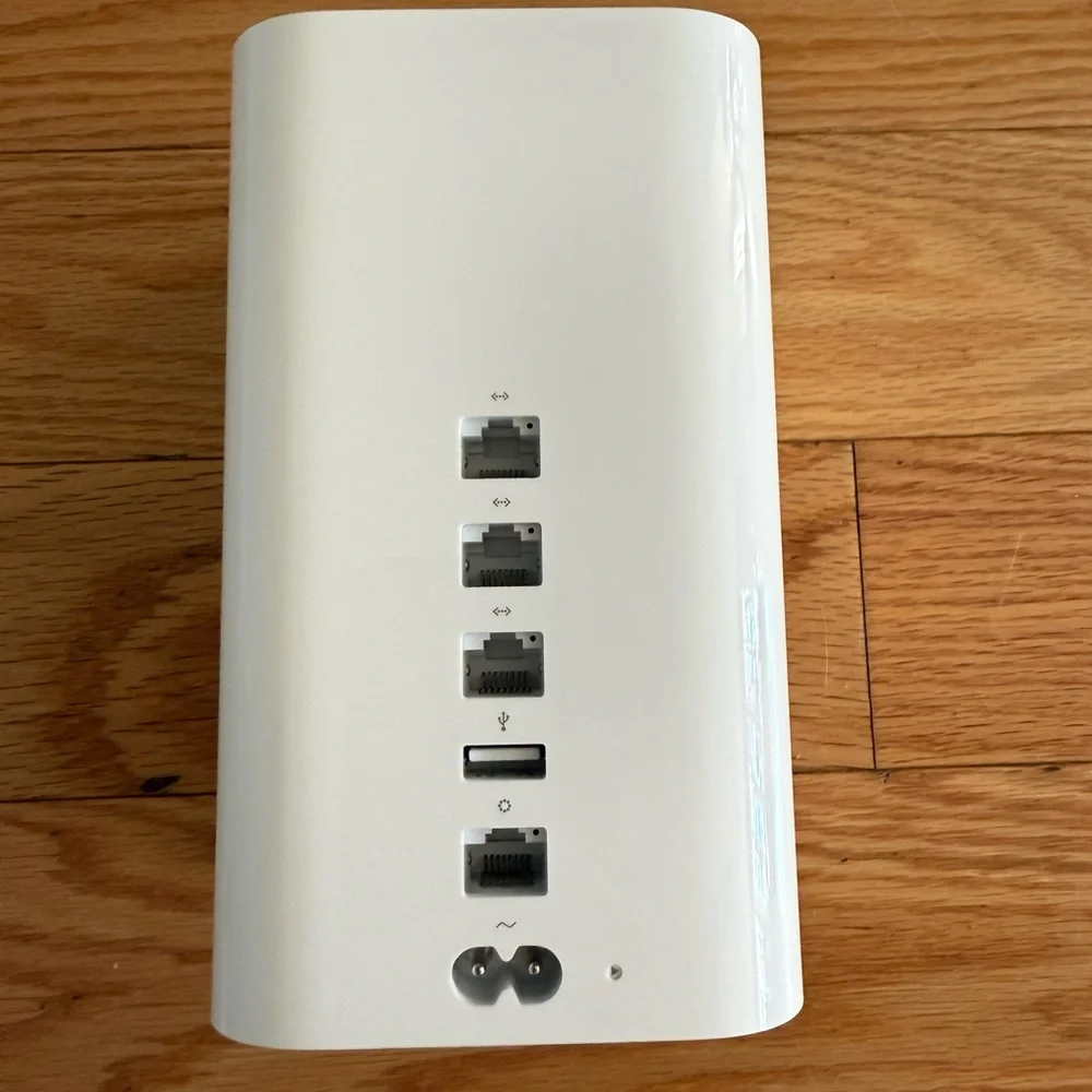 Apple AirPort Extreme Base Station (6th Generation) wireless router